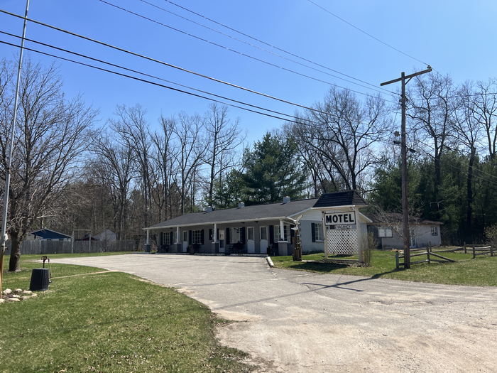 Skidway Lake Motel - April 15 2023 Photo (newer photo)